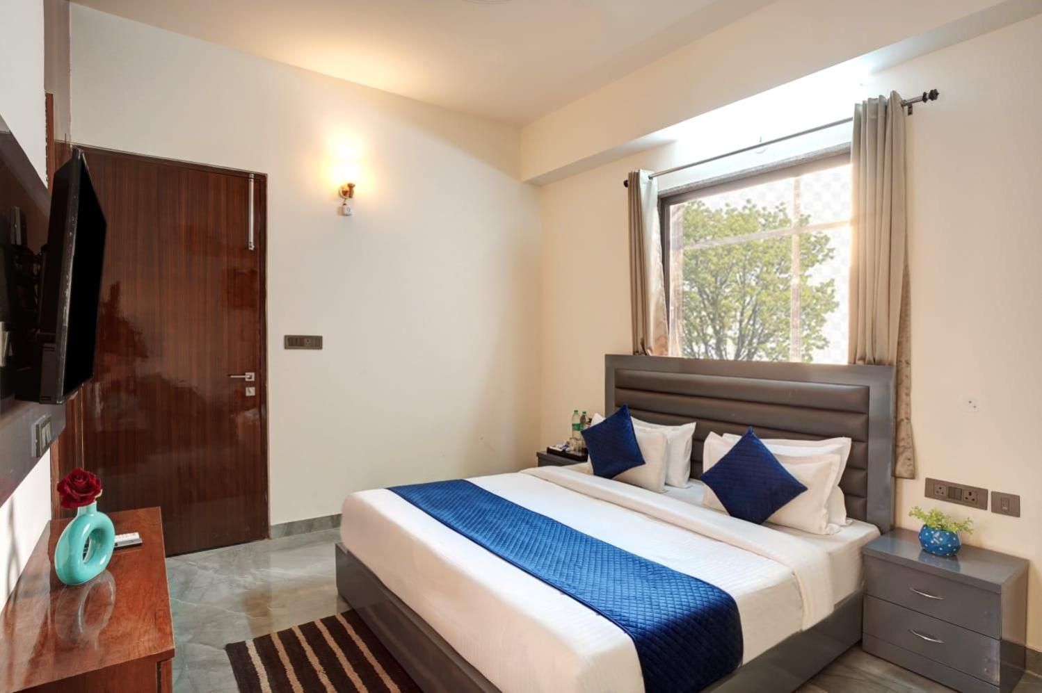 Hotel Elite Grand Near Kailash Hospital Noida Exterior foto