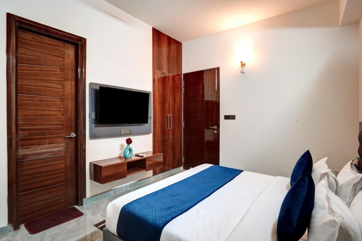 Hotel Elite Grand Near Kailash Hospital Noida Exterior foto