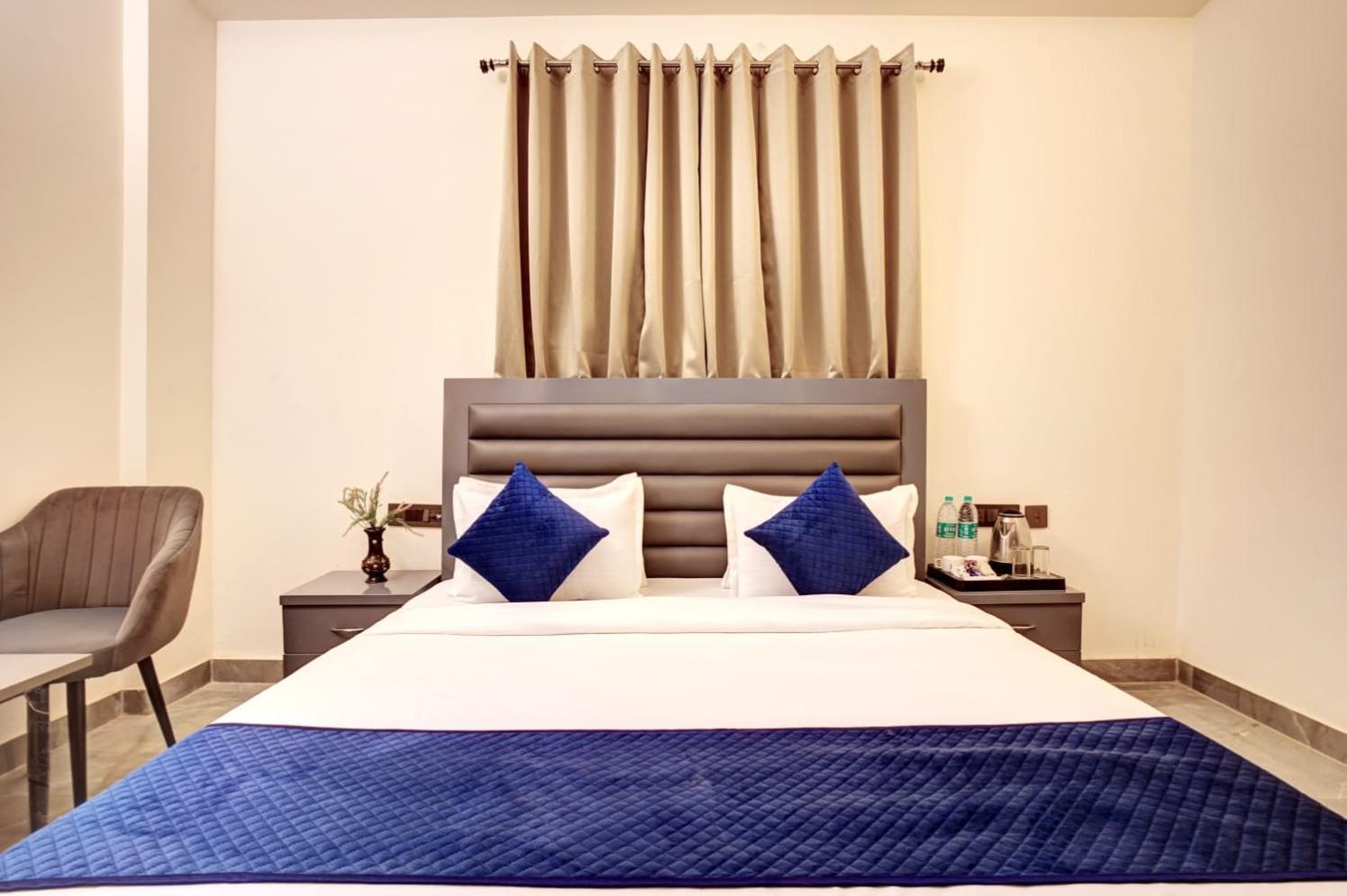 Hotel Elite Grand Near Kailash Hospital Noida Exterior foto